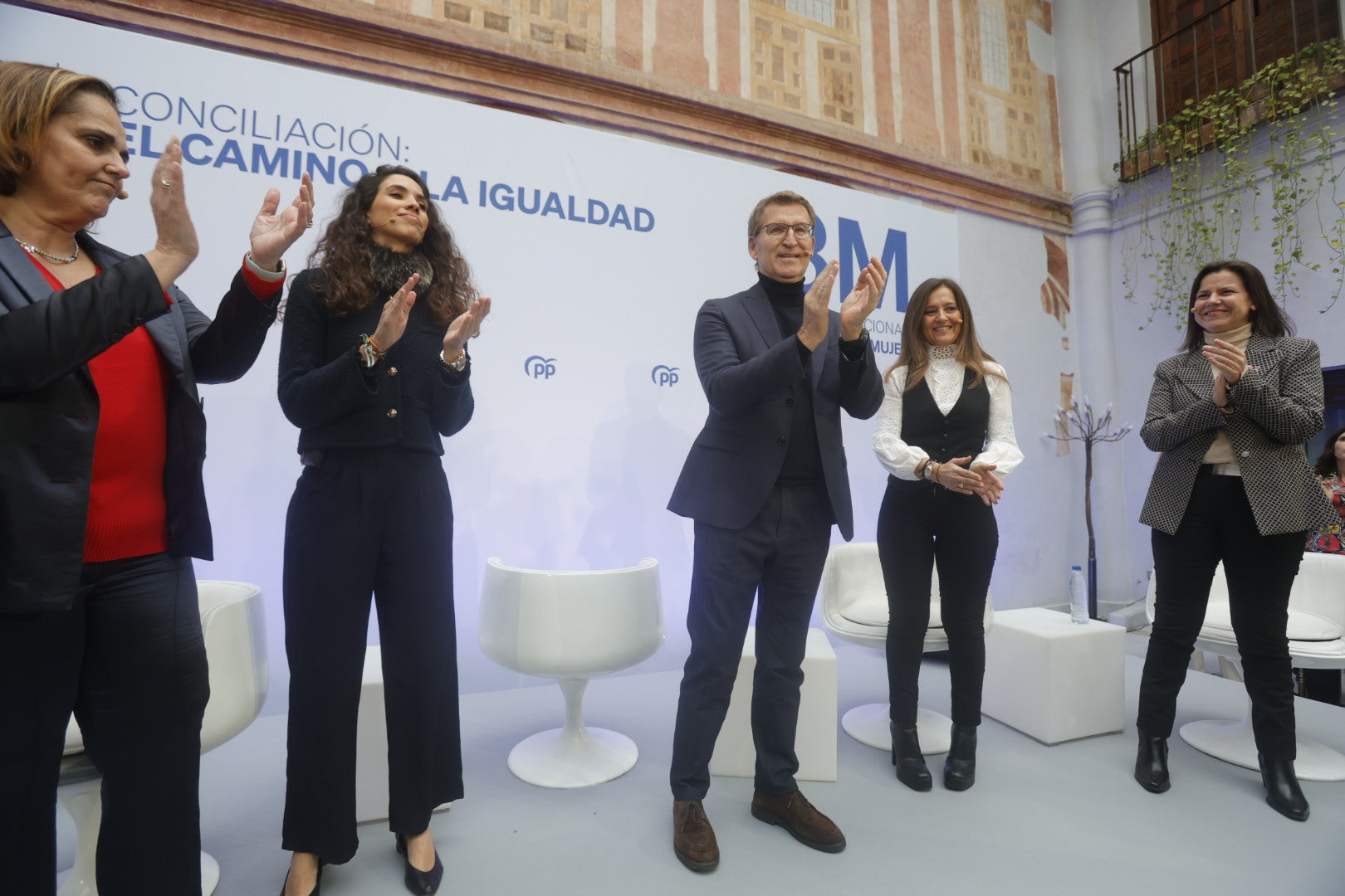 Fotos: el acto de Feijóo y el PP en Córdoba por el Día de la Mujer