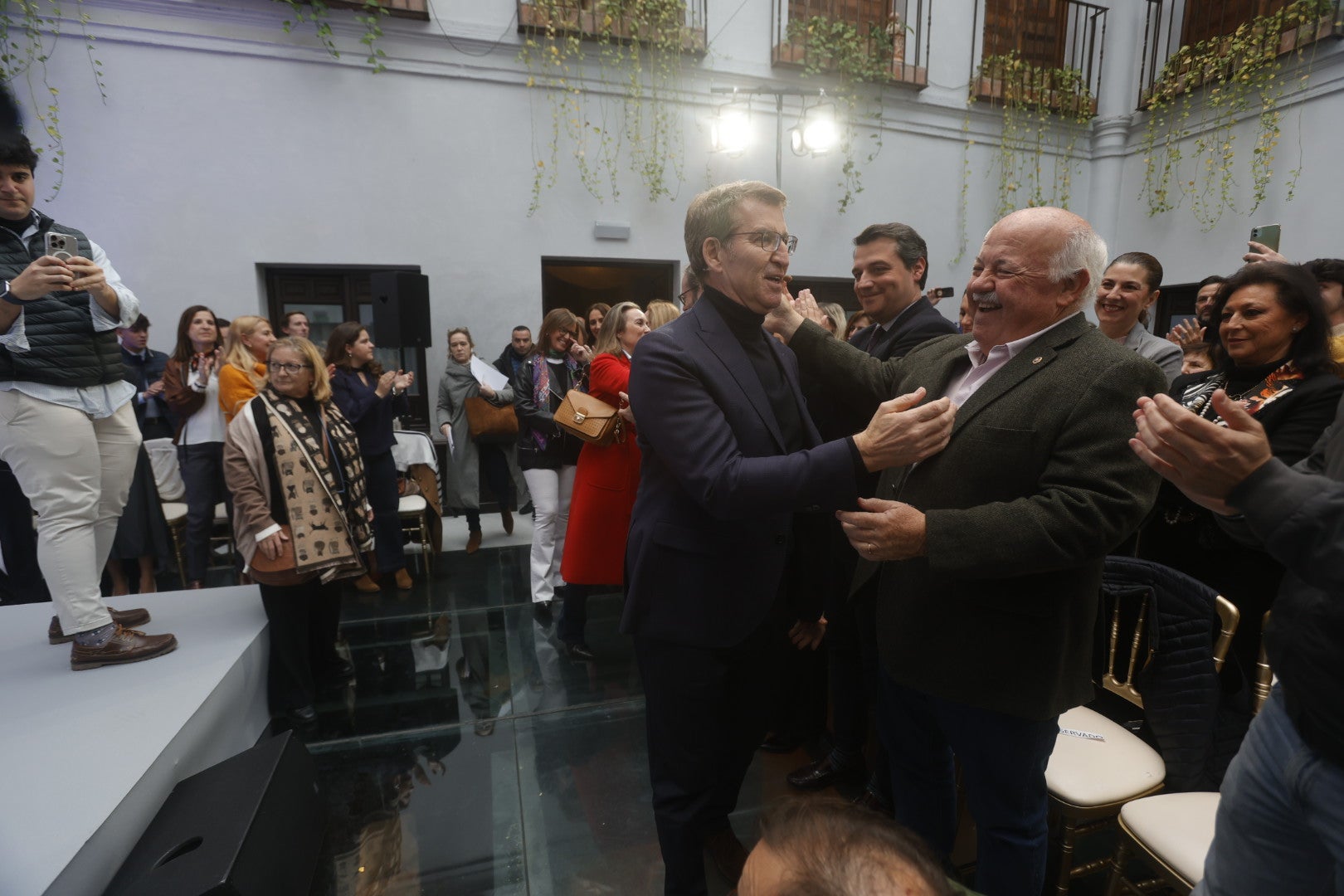 Fotos: el acto de Feijóo y el PP en Córdoba por el Día de la Mujer