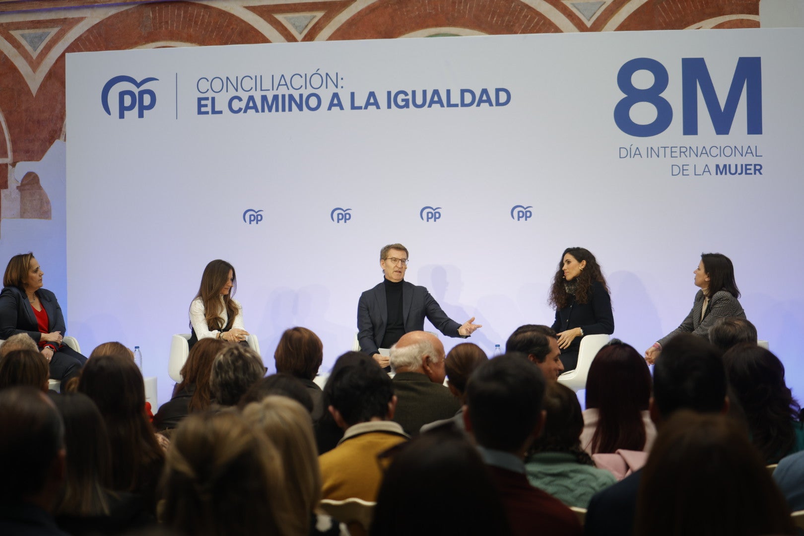 Fotos: el acto de Feijóo y el PP en Córdoba por el Día de la Mujer