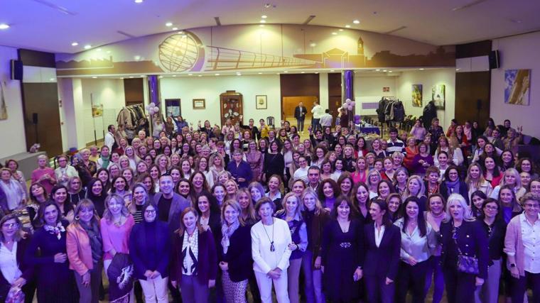 Imagen grupal de la celebración del Día de la Mujer por parte del PP de Valencia