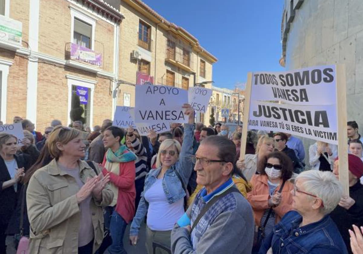 Vecinos de Maracena, en una protesta para reclama justicia para la concejal secuestrada