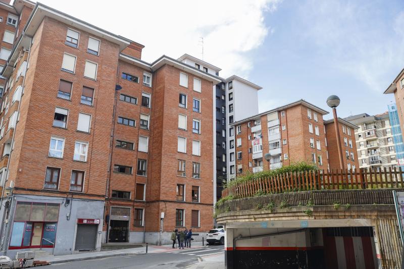 La Ertzaintza investiga el hallazgo de los cadáveres de una madre y su hijo en una vivienda de Basauri (Vizcaya)