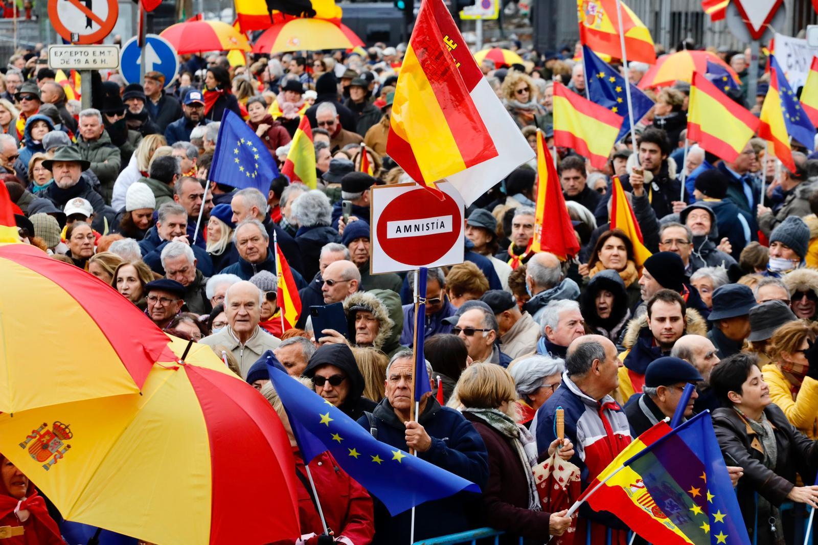 La manifestación 9-M en contra de la ley de amnistía celebrada en Cibeles, en imágenes