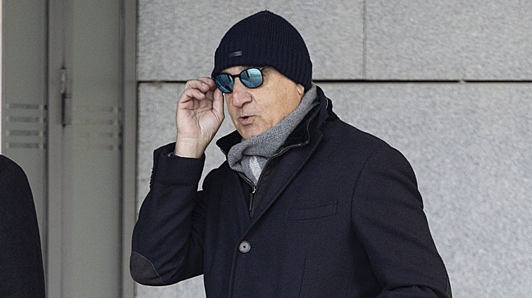 JUAN CARLOS CUETO. El propietario del Grupo Cueto está tras Soluciones de Gestión, adjudicataria de las mascarillas. Incluyó en su maraña de sociedades el negocio de pizarras