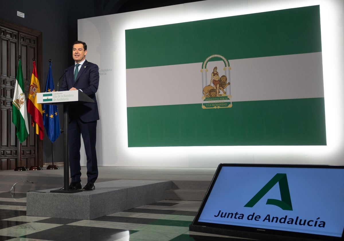 Juanma Moreno, durante el primer Día de la Bandera andaluza, en diciembre de 2022