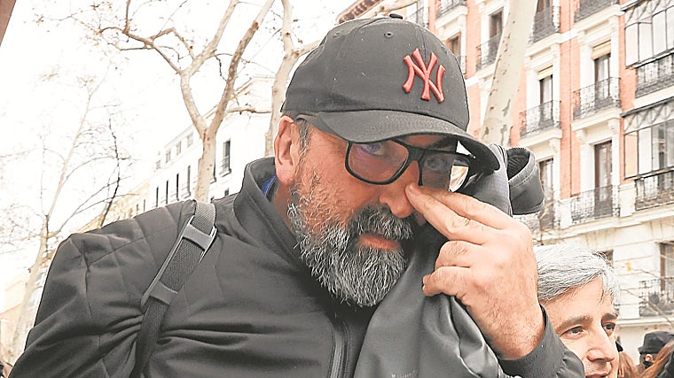 KOLDO GARCÍA. La investigación también inserta al exasesor del ministro de Transportes en los negocios para invertir el beneficio obtenido con las «plusvalías» de los contratos Covid -que alcanzaron los 16,9 millones netos, según la Benemérita-, incluido el de la compra de terrenos en Valdeorras. José Luis Rodríguez dijo que «lo sabe todo absolutamente todo bien» al respecto