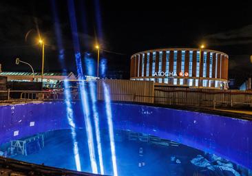 La luz que recuerda a las víctimas: Madrid estrena la reforma del monumento en Atocha