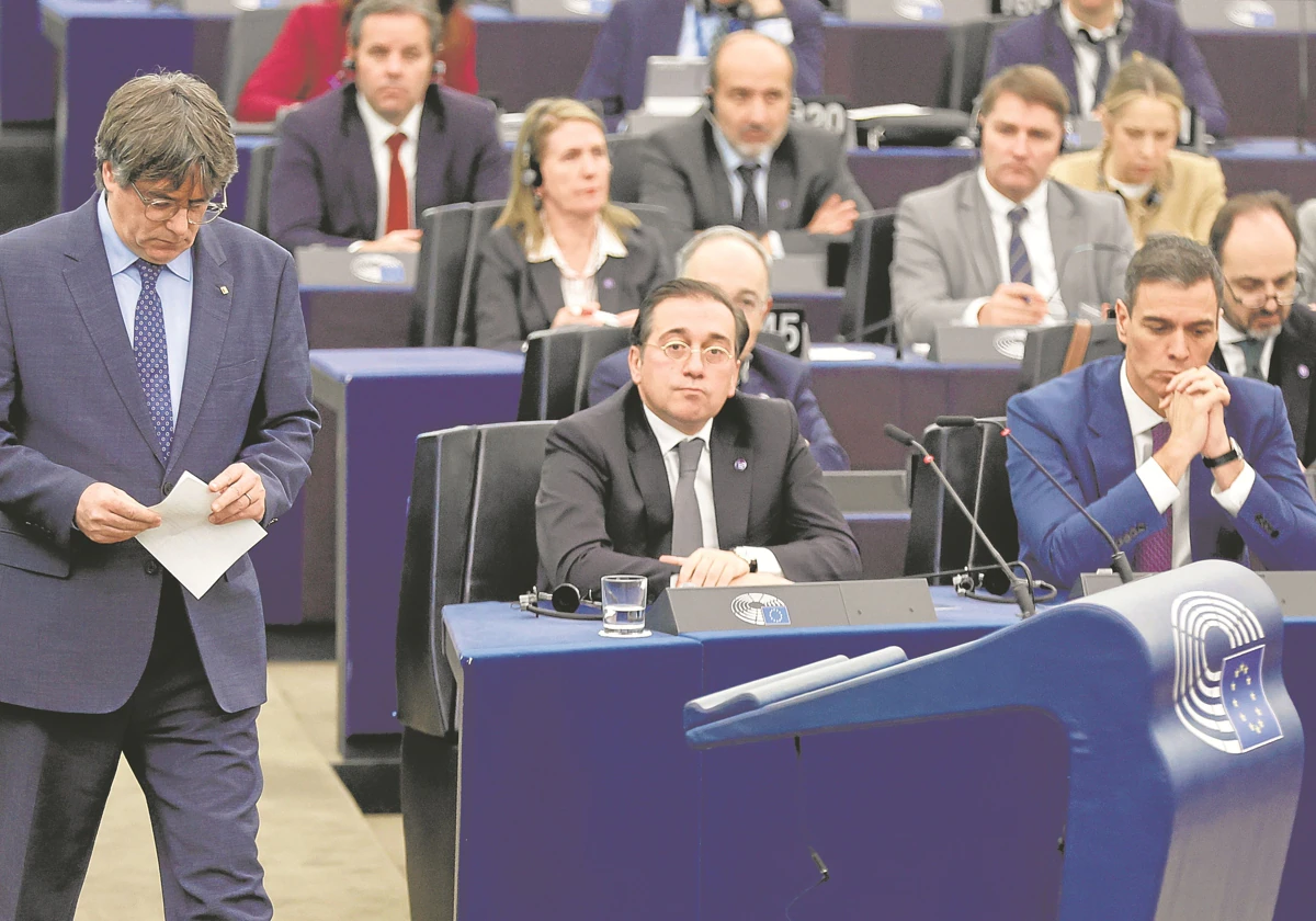 Pedro Sánchez aguarda la intervención de Carles Puigdemont en el Parlamento Europeo