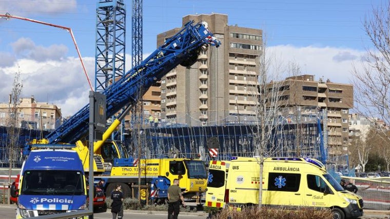 Equipos de emergencias en el lugar del accidente