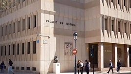 Piden prisión permanente para un hombre acusado de agredir sexualmente y asesinar a un amigo