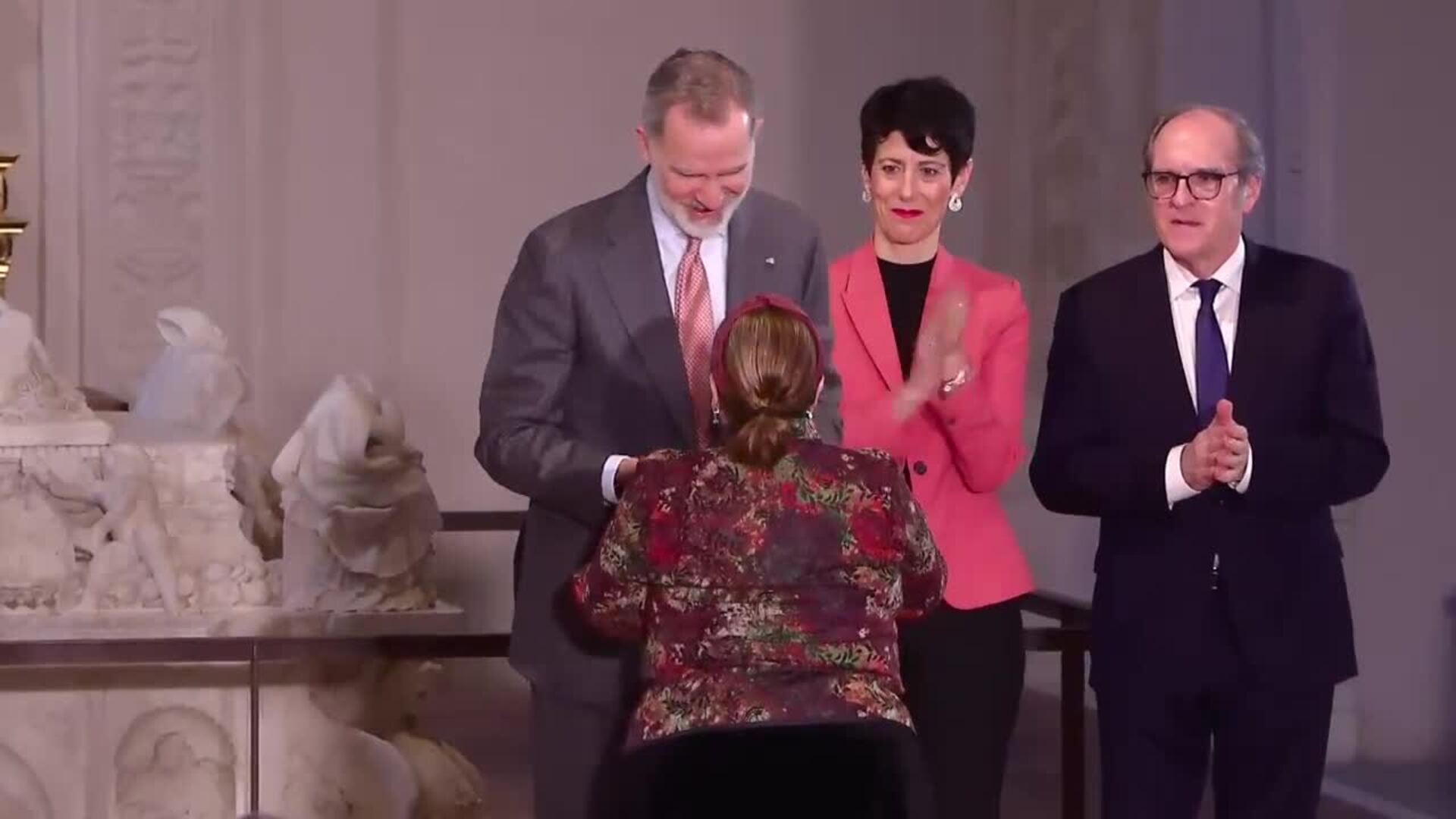 Felipe VI entrega el Premio de Derechos Humanos Rey de España a ONG por desaparecidos en México