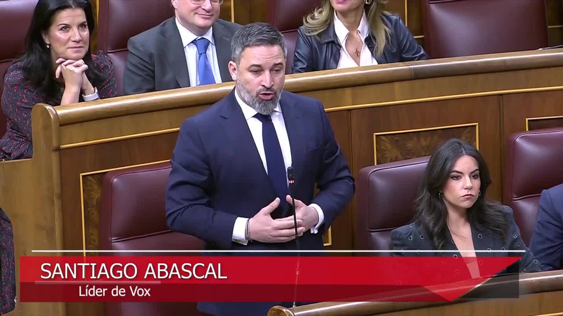 Sánchez pide a Feijóo la dimisión de Ayuso en un pleno con acusaciones mutuas de corrupción