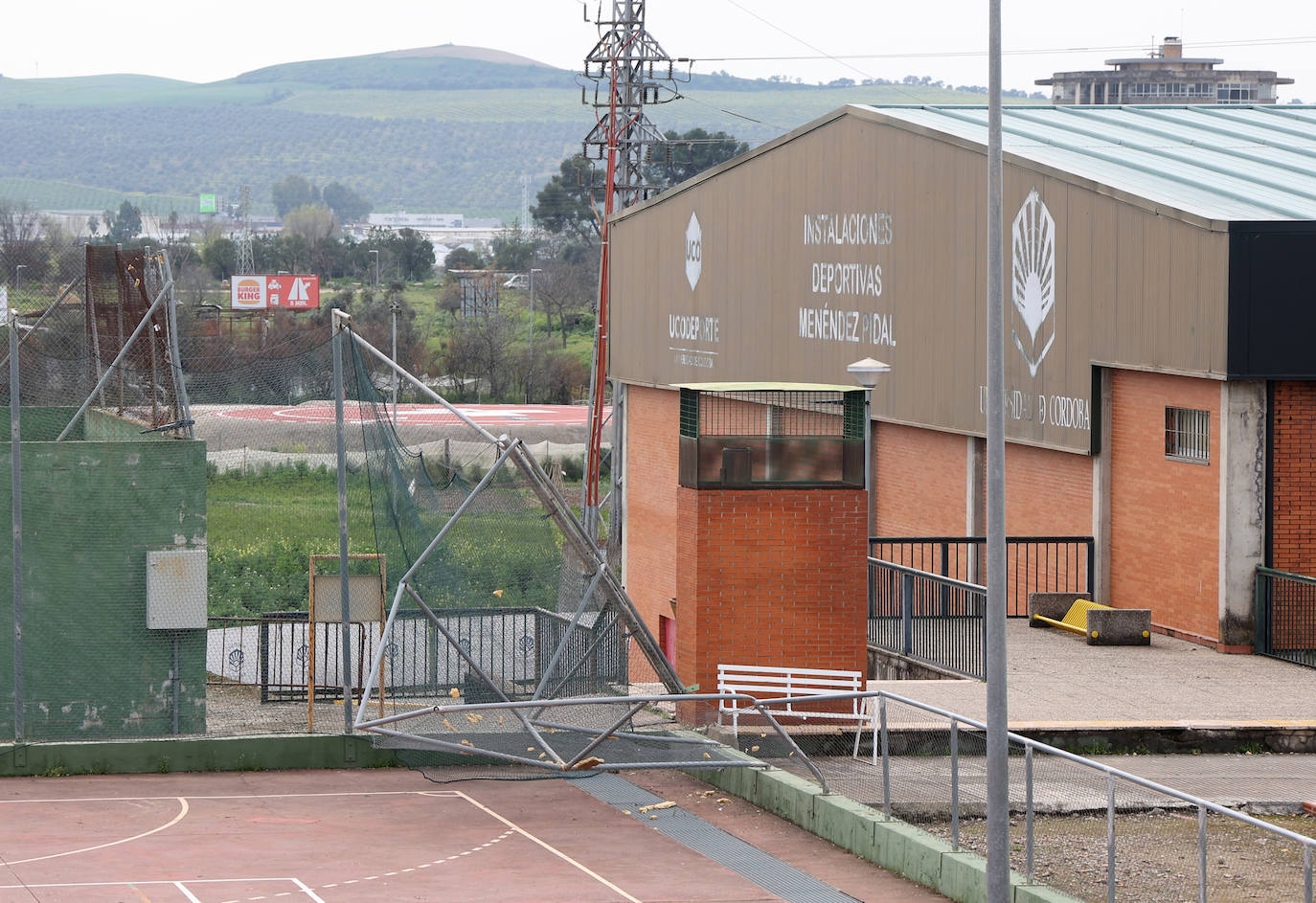 Fotos: en imágenes, los destrozos del tornado en las instalaciones de Ucodeporte en Córdoba