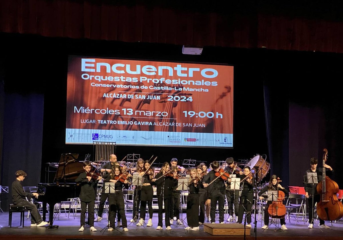 El concierto en el teatro Emilio Gavira ofreció música de todos los estilos, desde clásica al pop