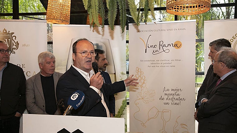 Cristóbal Luque, en el Mercado Victoria el pasado 7 de marzo, durante la presentación de la asociación Vino en Rama