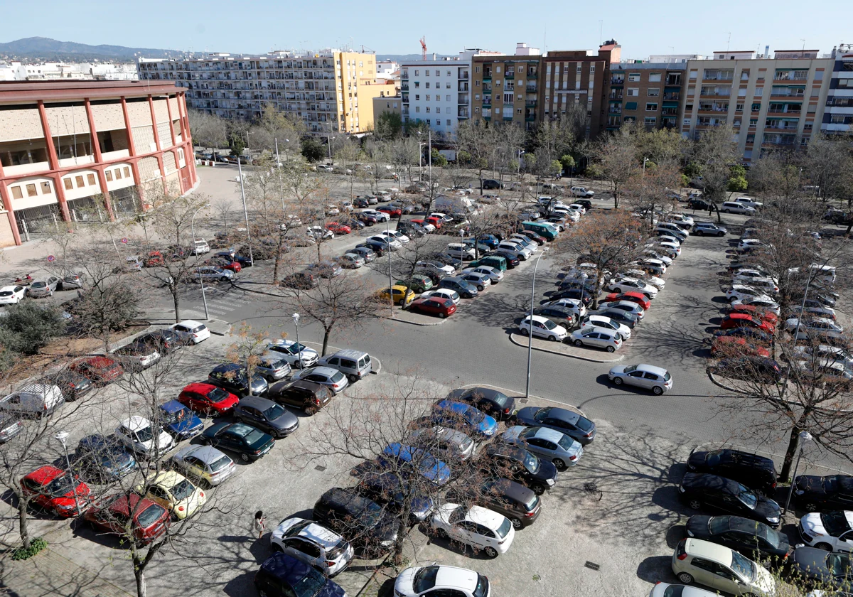 Aparcamientos de la Plaza de Toros en el que se proyecta otro estacionamiento