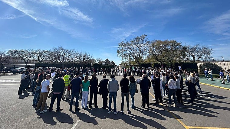 Imagen de la concentración celebrada este viernes a las puertas del Centro Penitenciario de Picassent (Valencia)