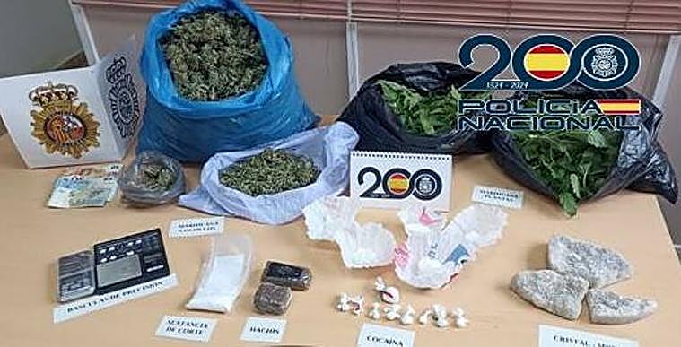 Imagen de los diferentes tipos de drogas incautadas por la Policía Nacional