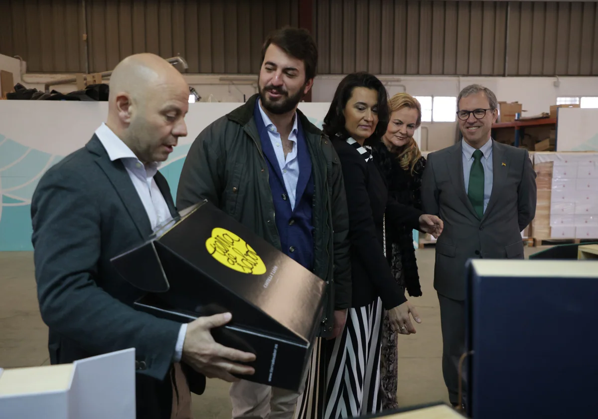 El vicepresidente de la Junta, Juan García Gallardo, visita el centro especial de empleo Ensuma, en Burgos