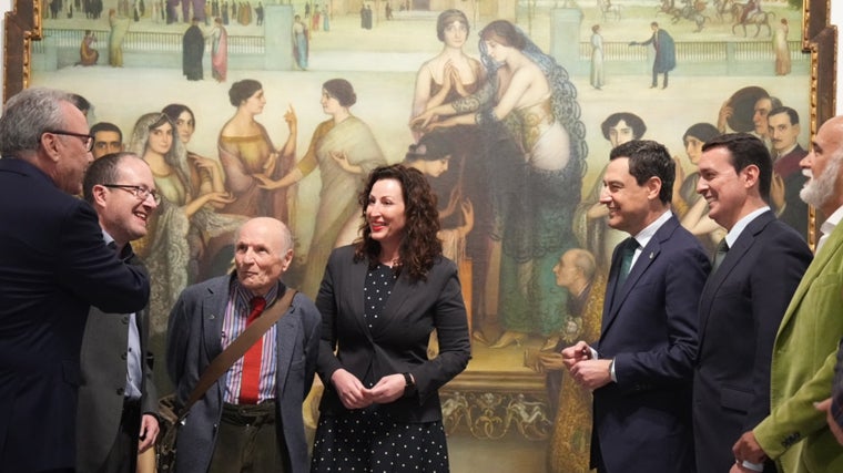 El artista Antonio López, junto a las diferentes autoridades, ante la obra 'La consagración de la copla', de Julio Romero de Torres.