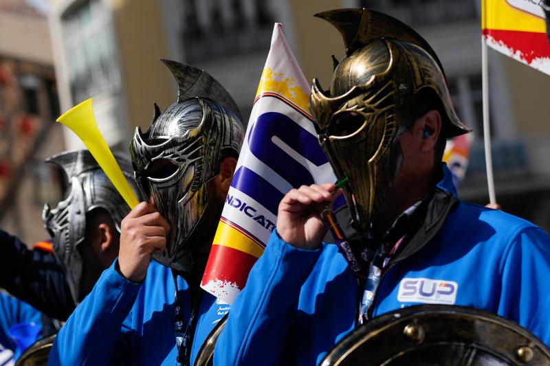 La manifestación de policías y guardias civiles en Madrid este sábado, en imágenes