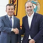 Ciudadanos y PSOE expulsan al alcalde del PP de Carboneras y lo comparan con el sultán Boabdil de Granada