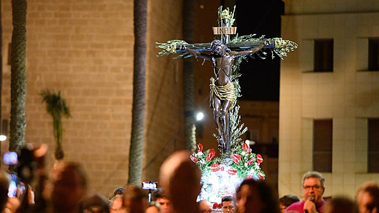 Tradicional Vía Crucis del Cristo de la Escucha en Almería.