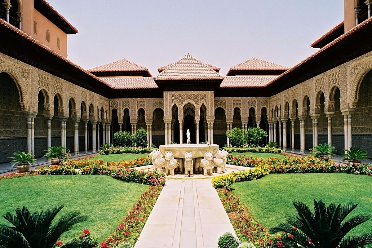 La réplica de la Alhambra de Granada incluye jardines en el Patio de los Leones