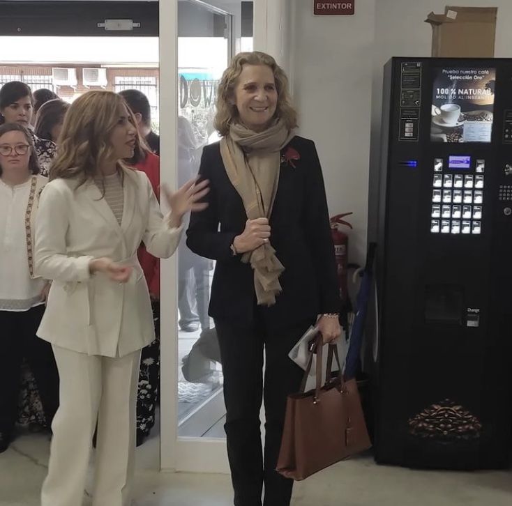 La Infanta Elena, en la inauguración de la sede de DOWN Toledo