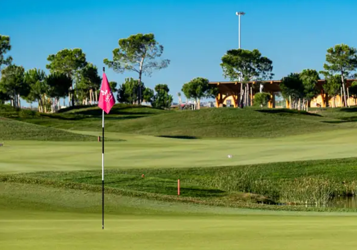 Un campo de golf en una imagen de archivo