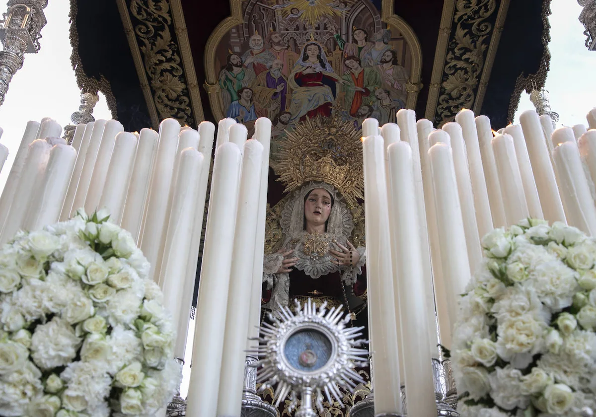 La Virgen del Dulce Nombre, en su paso de palio