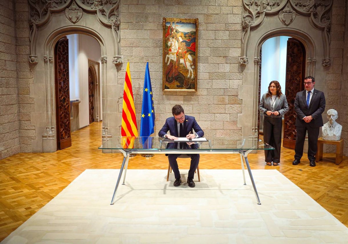 Aragonès Firma El Decreto De Convocatoria Del 12m Y Disuelve El Parlament