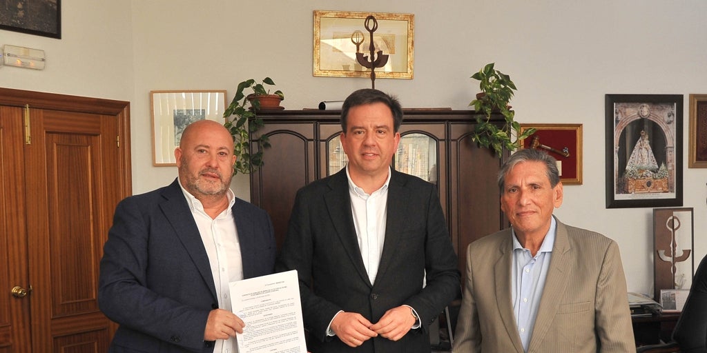 Lucena expuso al público la torá histórica de la Comunidad Judía de Málaga gracias a su donación al Ayuntamiento