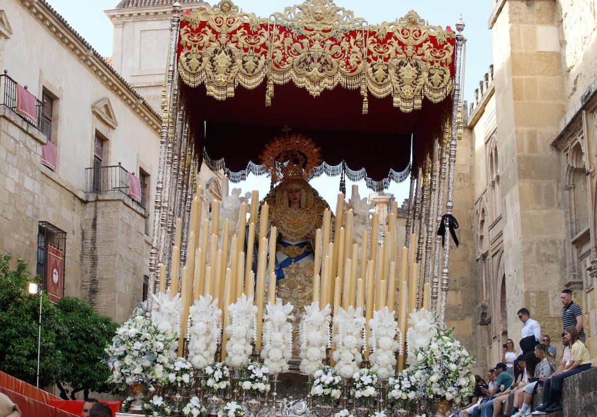 La Virgen de la Salud, en su paso de palio
