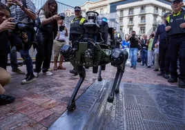 El perro robot de la Policía Local de Málaga que detecta infracciones de tráfico y actos vandálicos