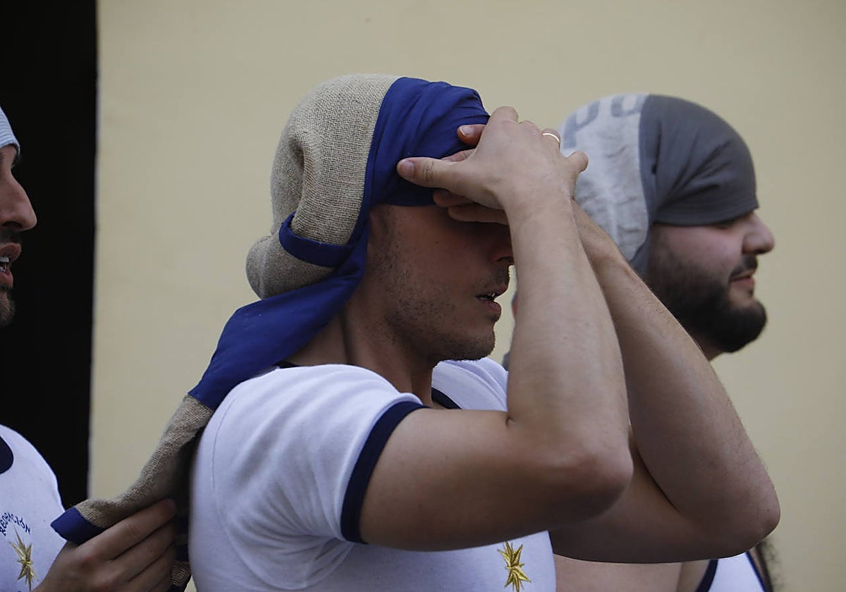 Costaleros de la hermandad de la Estrella