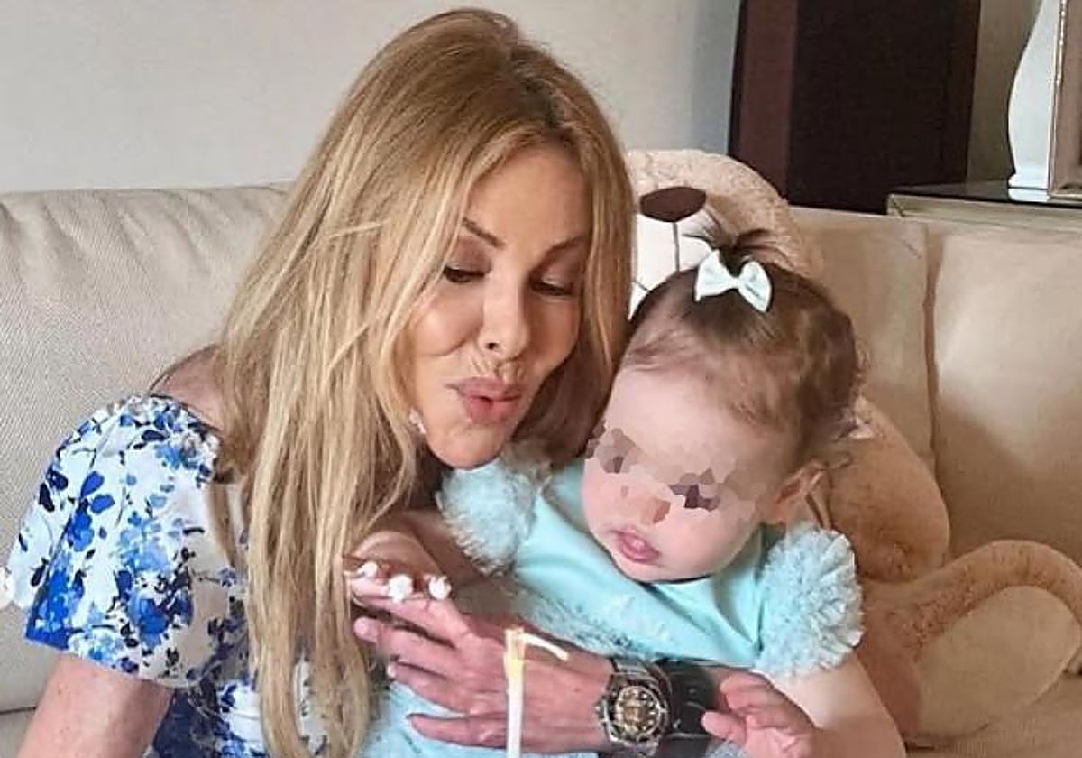 Ana Obregón, con la pequeña Ana Sandra