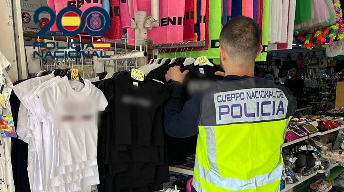 Imagen de la intervención de objetos por parte de la Policía Nacional