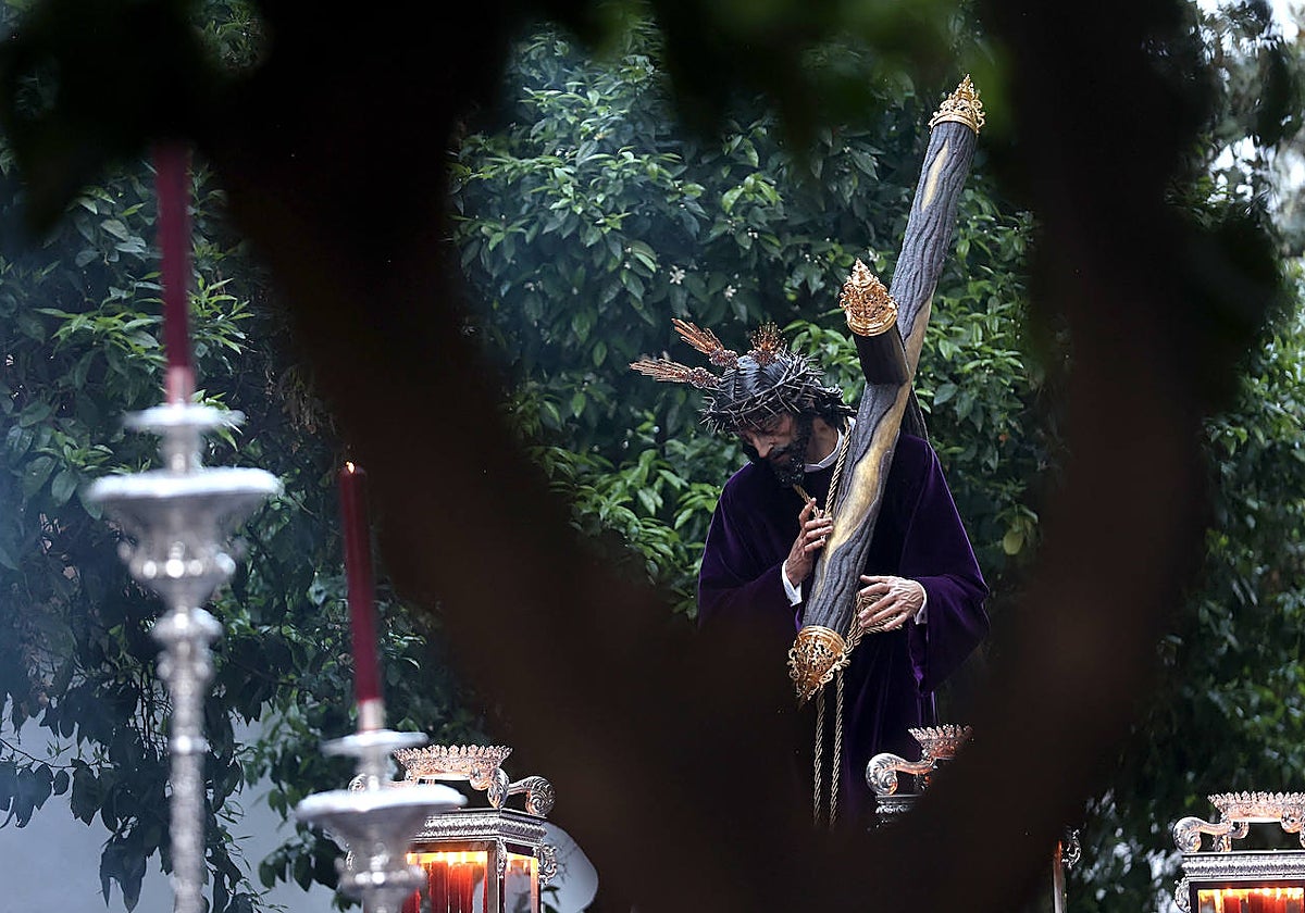 El Señor del Soberano Poder, por la calle Reyes Católicos