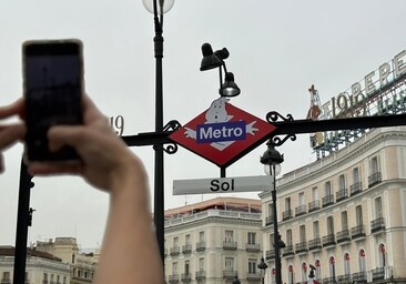 Una estación de Metro del centro de Madrid cambia su logotipo de una forma nunca antes vista