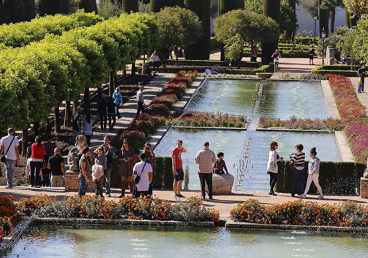 Turistas en el Alcázar de los Reyes Cristianos de Córdoba
