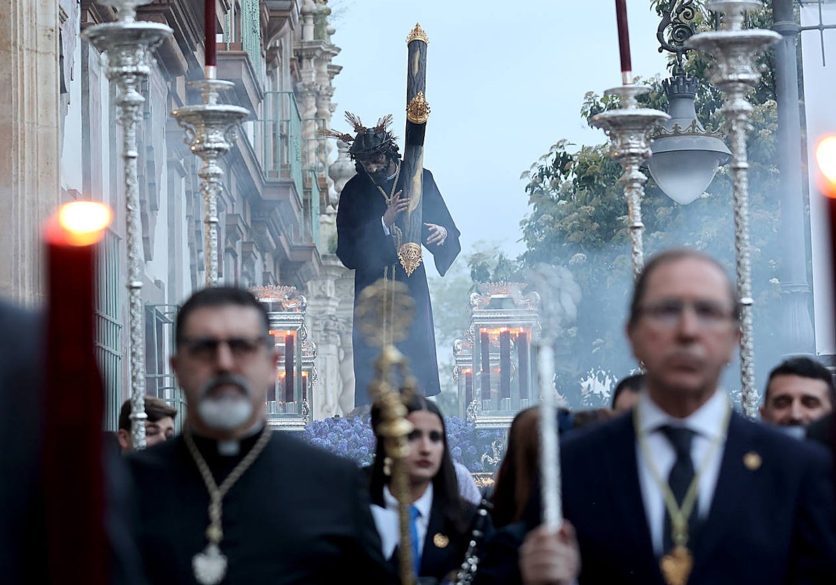 El Señor del Soberano Poder avanza poco después de su salida