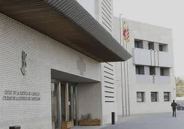 Condenado a más de diez años de cárcel por intentar matar a su mujer a cuchillazos delante de sus hijos en el Grao de Castellón