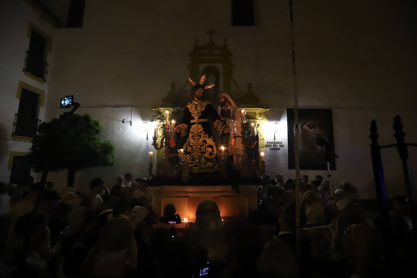 Fotos: la concurrida procesión del Señor de la Salud en el Beso de Judas en Córdoba