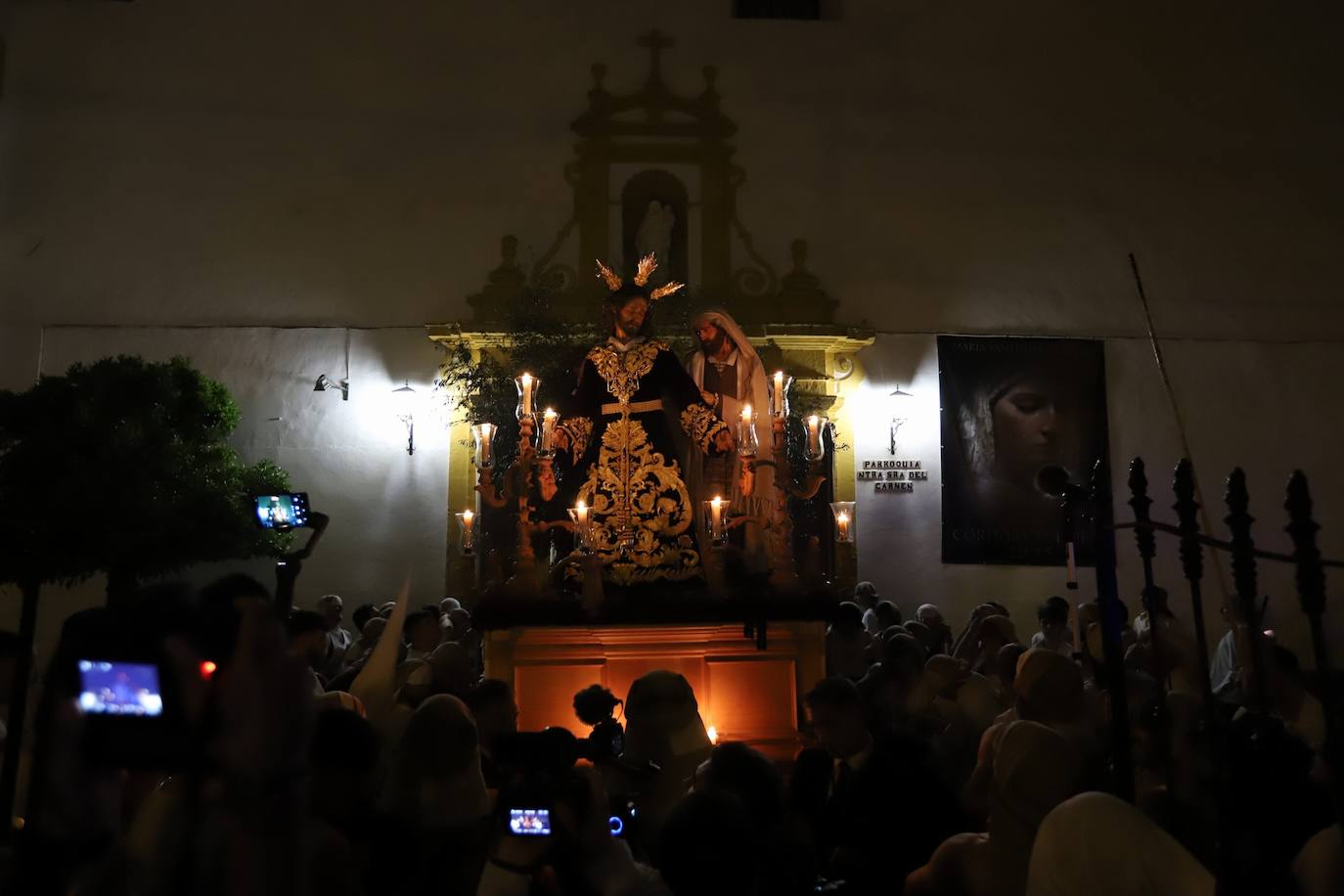 Fotos: la concurrida procesión del Señor de la Salud en el Beso de Judas en Córdoba