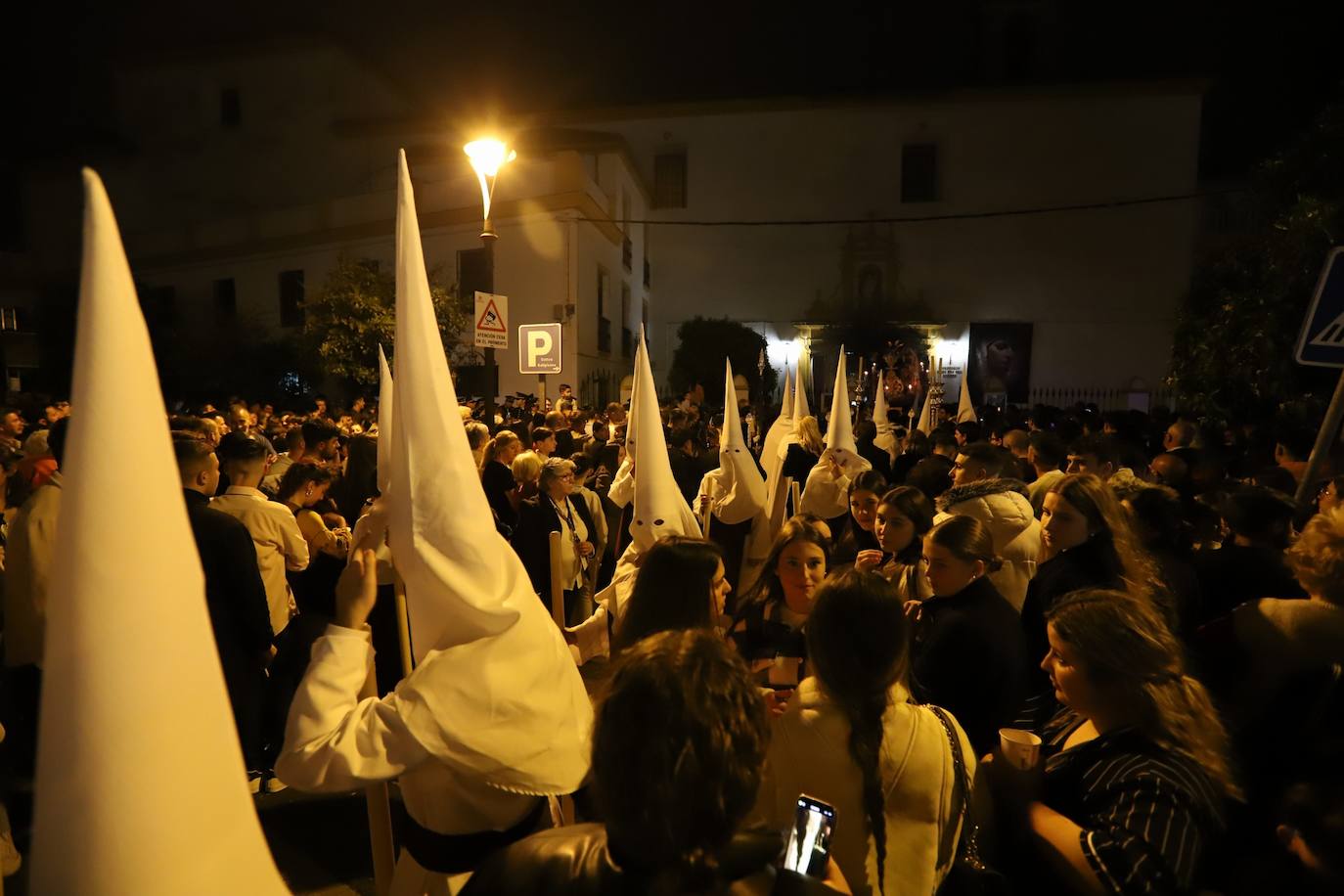 Fotos: la concurrida procesión del Señor de la Salud en el Beso de Judas en Córdoba