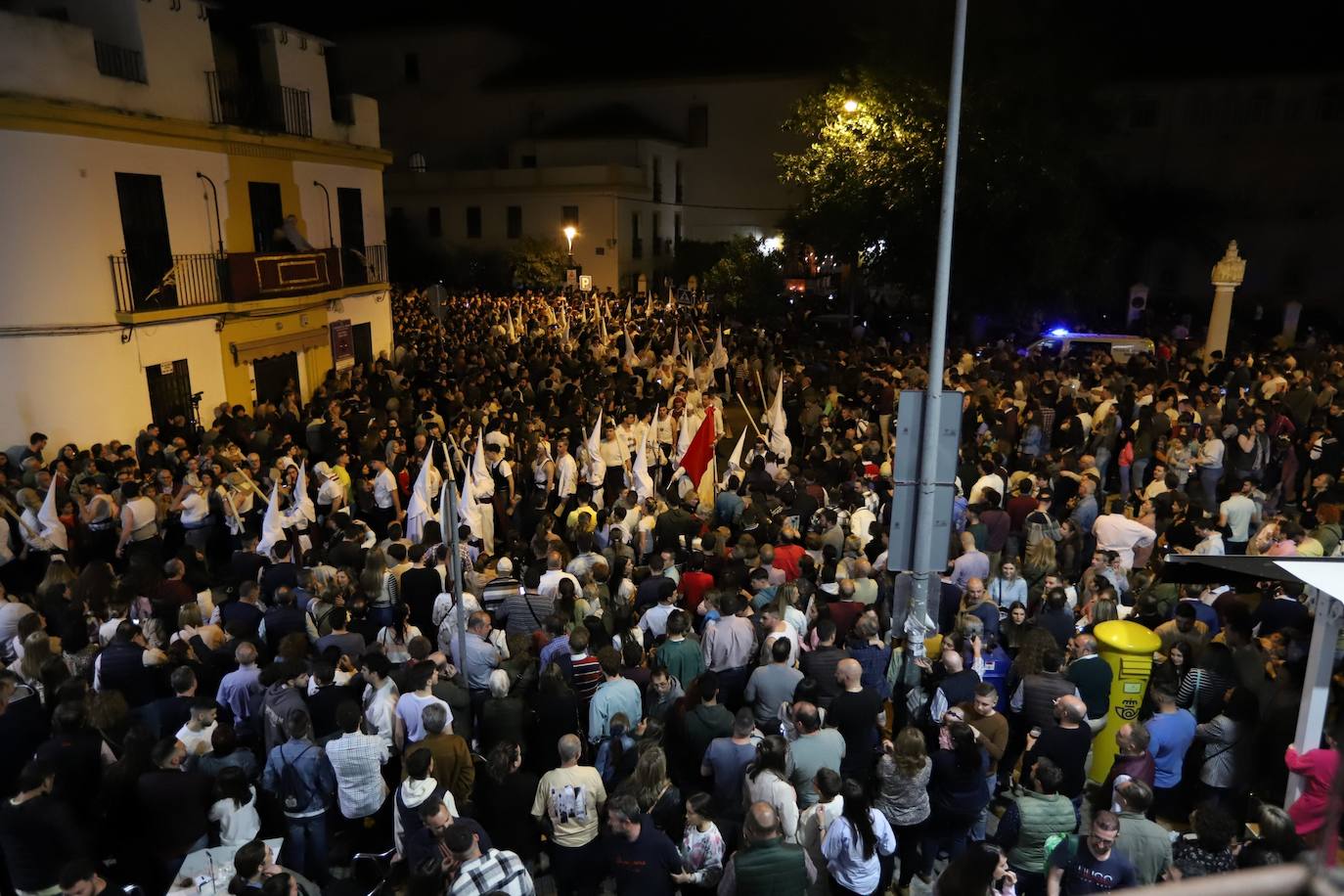 Fotos: la concurrida procesión del Señor de la Salud en el Beso de Judas en Córdoba