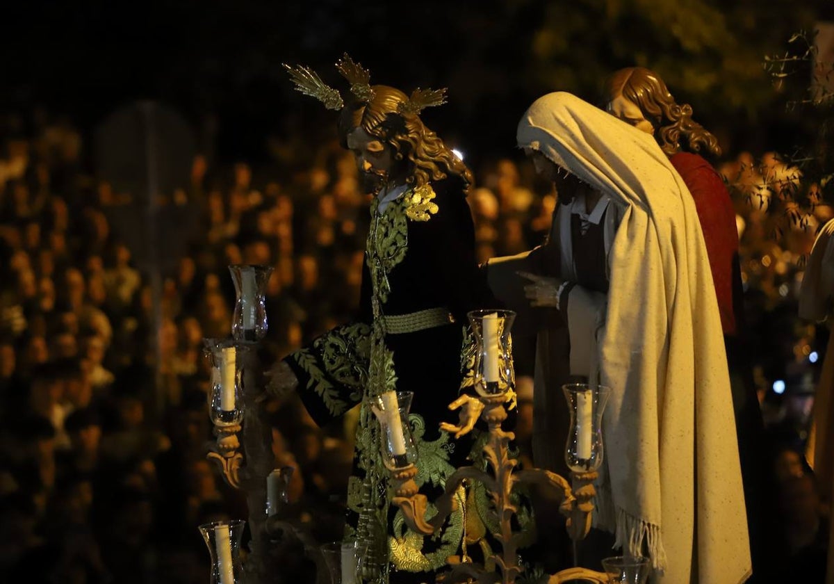 El Señor de la Salud, en su paso durante la procesión
