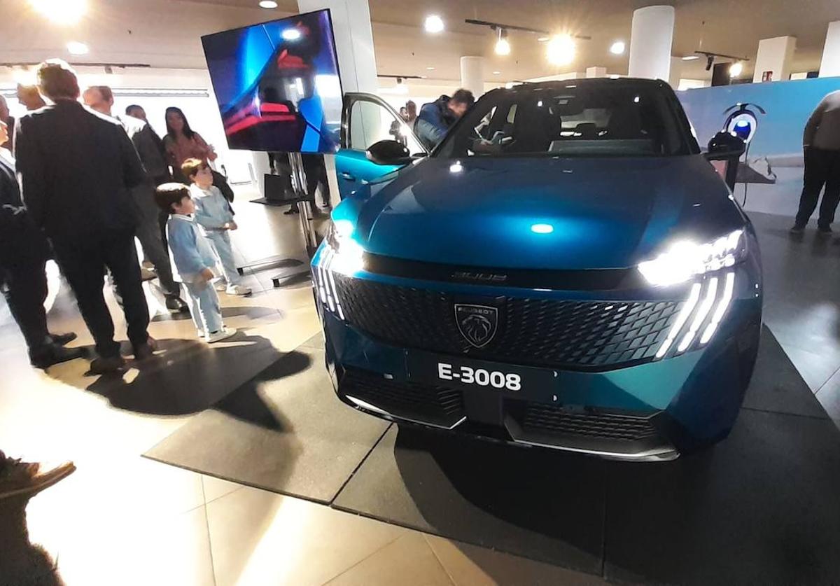 Nuevo Peugeot E-3008, durante su presentación en Arcángel Motor