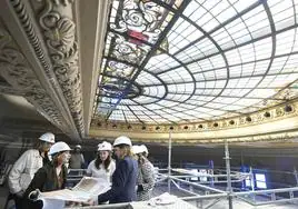 El Ayuntamiento de Valencia recupera los colores originales del Salón de Plenos en la rehabilitación del recinto